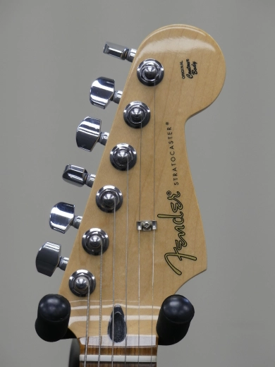 Fender - Player Stratocaster Pau Ferro - 3 Tone Sunburst 5