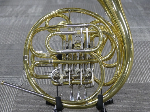 Conn Selmer Inc - Cor double 6D avec tui 6