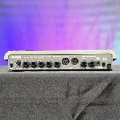 Alesis - Bo�te � rythme st�r�o 24 bits SR-18 2