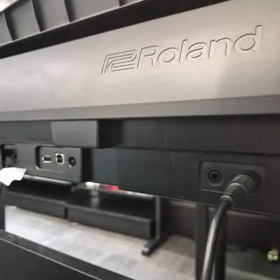 Roland - Piano num�rique portable FP-10 (haut-parleurs int�gr�s) 2