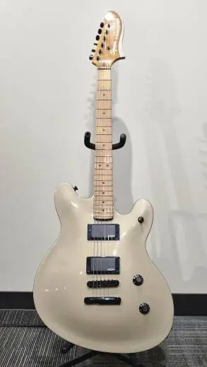 Squier - Starcaster Contemporary Active � touche en �rable torr�fi� (fini Shoreline Gold)