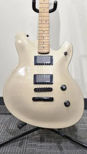 Squier - Starcaster Contemporary Active � touche en �rable torr�fi� (fini Shoreline Gold) 2