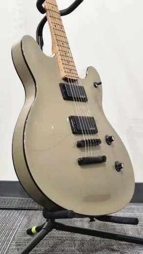 Squier - Starcaster Contemporary Active � touche en �rable torr�fi� (fini Shoreline Gold) 2