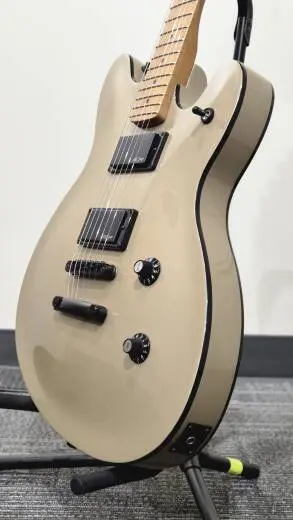 Squier - Starcaster Contemporary Active � touche en �rable torr�fi� (fini Shoreline Gold) 2