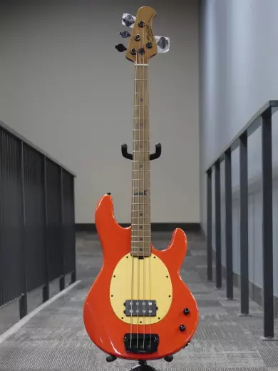 Sterling by Music Man - Basse StingRay signature Pete Wentz  fini rouge Fiesta