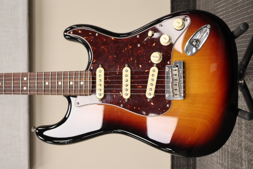 Fender - American Pro II Stratocaster 3-tone sunburst 2