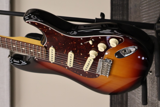 Fender - American Pro II Stratocaster 3-tone sunburst 4