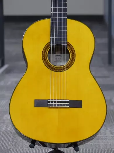 Yamaha - Guitare classique CG162S en épinette massive et mozambique 2