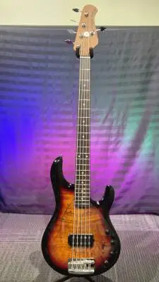 Sterling by Music Man - Basse �lectrique � 5 cordes StingRay 5 RAY35 (table en �rable coti, fini Sunburst 3 tons)