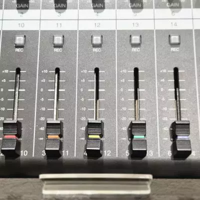 Zoom - Enregistreur R20 16 pistes � interface tactile 2