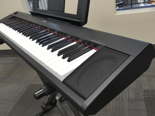 Yamaha - NP12 Clavier portable Piaggerro 61 touches - Noir 3