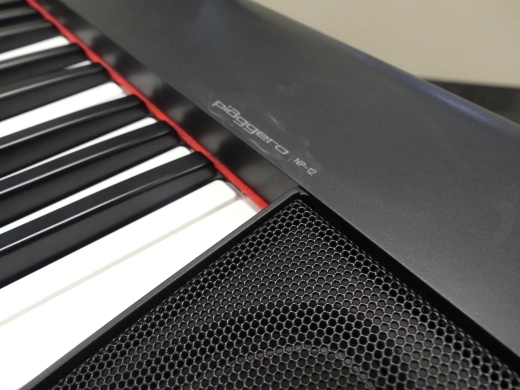 Yamaha - NP12 Clavier portable Piaggerro 61 touches - Noir 6