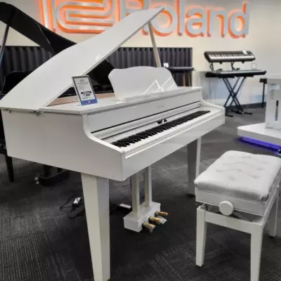 Roland - Piano à queue numérique GP607 avec banc (fini blanc poli) 2