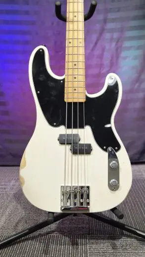 Fender - Mike Dirnt Road Worn Precision Bass - touche en �rable, White Blonde 2
