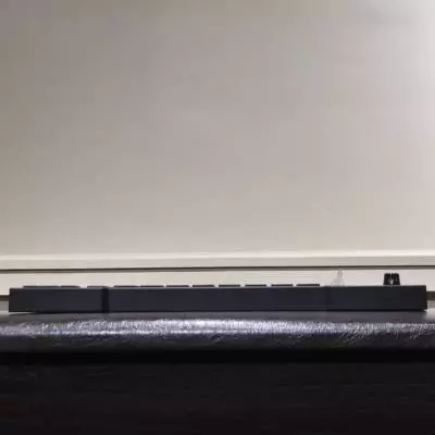 Akai - Unité de commande APC64 pour Ableton Live avec pavés sensibles à la vélocité et bandes tactiles assignables 2