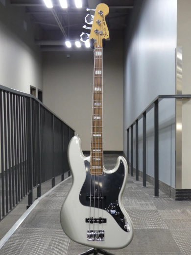 Fender - Jazz Bass Vintera 70s, touche Pau Ferro avec tui souple - Inca Silver