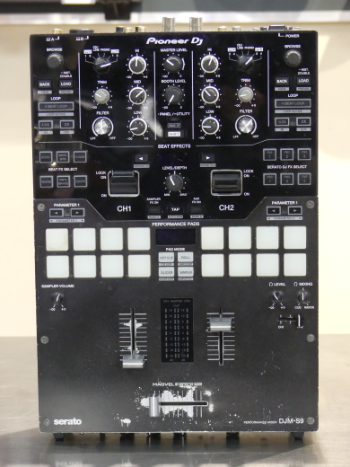Pioneer - DJM-S9 Table de mixage professionnelle  2 canaux pour Serato DJ - Noir
