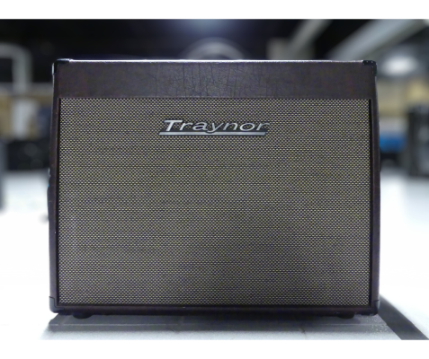 Traynor - Amplificateur de guitare Combo Custom Valve 40 watts  lampes 1x12 - Rouge vin