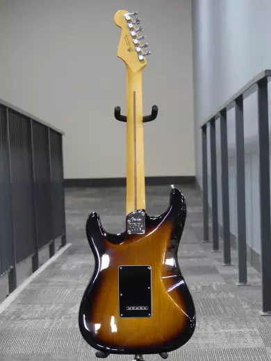 Fender - Guitare Stratocaster American Ultra Luxe, touche en érable - 2 couleurs Sunburst 2