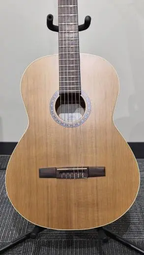 Godin Guitars - Guitare acoustique en c�dre et cerisier Nylon �tude gauch�re 2