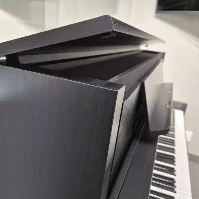Roland - Piano numérique droit fini anthracite avec support et banc 2