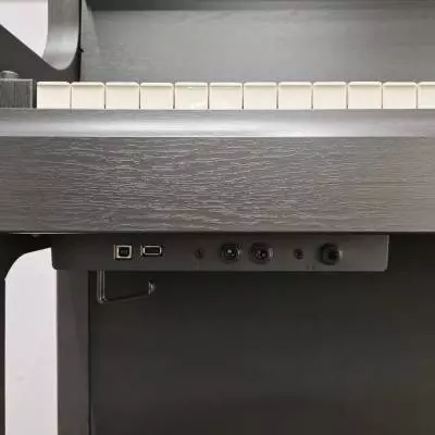 Roland - Piano numérique droit fini anthracite avec support et banc 2