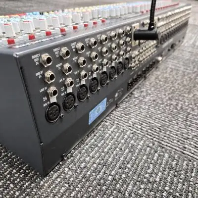 Allen & Heath - Console � 24 canaux 2