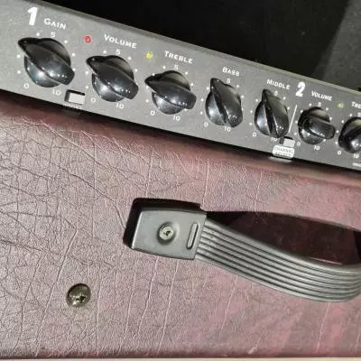 Traynor - Amplificateur de guitare Combo Custom Valve 40 watts à lampes 1x12 - Rouge vin 2