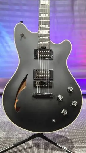 EVH - Guitare �lectrique SA-126 Special (fini noir Stealth, �tui inclus) 2