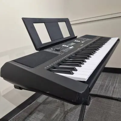 Yamaha - Clavier portatif PSR-E373 61 touches dynamiques avec adaptateur 2
