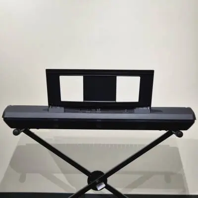 Yamaha - Clavier portatif PSR-E373 61 touches dynamiques avec adaptateur 2