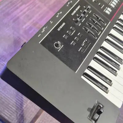 Roland - Synth�tiseur JUNO-D6 � 61 notes 2