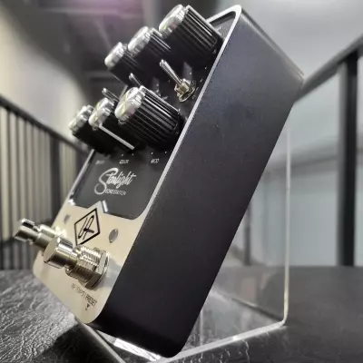 Universal Audio - Pédale d’écho stéréo Starlight 3