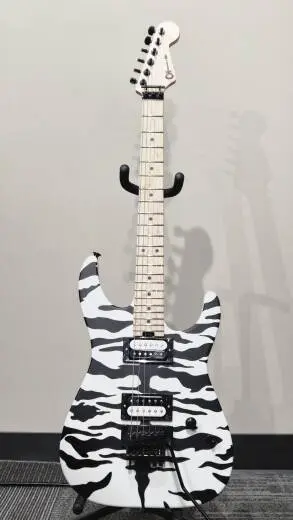 Charvel Guitars - Guitare �lectrique Pro-Mod DK22 HH FR M signature Satchel � touche en �rable (fini Satin White Bengal)