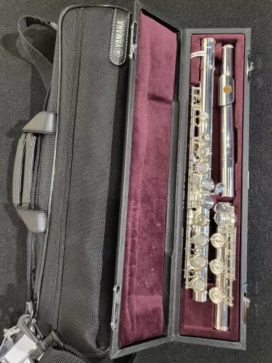 Yamaha Band - Flûte en argent sterling YFL472H, sol décalé , patte de si, mi fendu 2