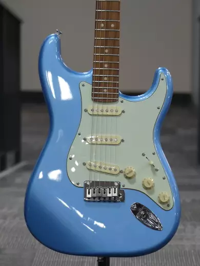 Fender - Guitare Stratocaster Player Plus, touche en Pau Ferro - Opal Spark 2