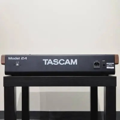 Tascam - Enregistreur multipiste mod�le 24 avec interface audio USB int�gr�e et table de mixage analogique 2