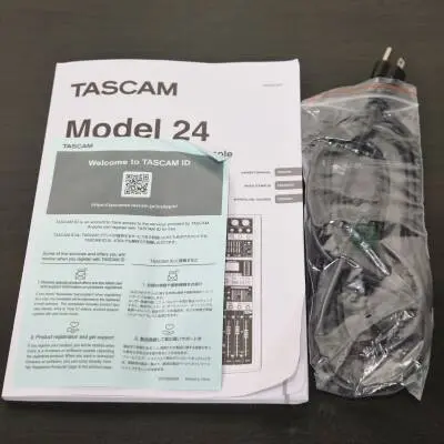 Tascam - Enregistreur multipiste mod�le 24 avec interface audio USB int�gr�e et table de mixage analogique 2