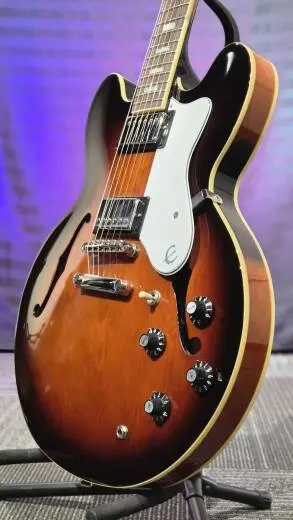 Epiphone - Guitare �lectrique Riviera mod�le Bonehead (fini Sunburst tabac fonc�, �tui rigide inclus) 2