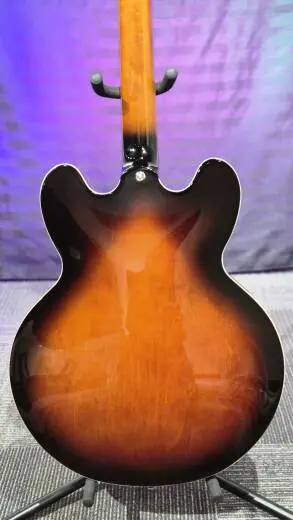 Epiphone - Guitare �lectrique Riviera mod�le Bonehead (fini Sunburst tabac fonc�, �tui rigide inclus) 2