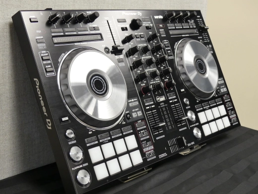 Pioneer - DDJ-SR2 Contrleur 2 canaux portable pour Serato DJ 2