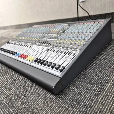 Allen & Heath - Console � 24 canaux 2