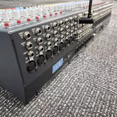 Allen & Heath - Console  24 canaux 2