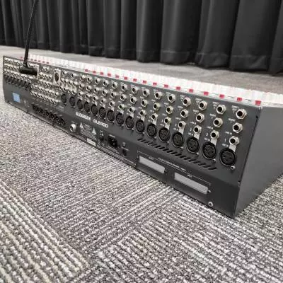 Allen & Heath - Console  24 canaux 2