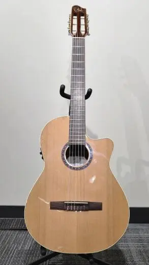 Godin Guitars - Guitare acoustique/�lectrique Concert CW EQ en c�dre et acajou � cordes de nylon