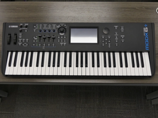 Yamaha - Synthtiseur MODX6+  61 touches semilestes