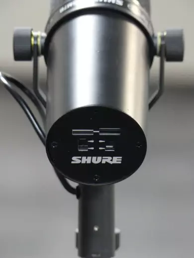 Shure - Microphone dynamique cardiode  grand diaphragme SM7B 4