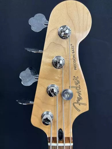 Fender - Player P-Bass 3-Tone Sunburst 2