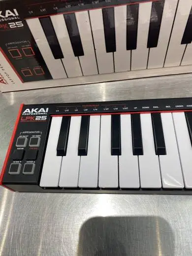 Store Special Product - Akai - LPK25 MK2