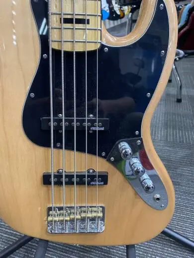 Squier - Vintage Modified 5 String Jazz Bass 2